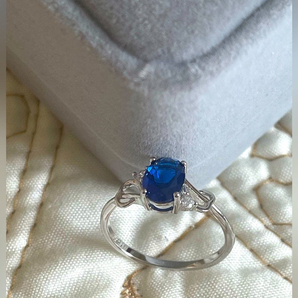 925 Silver Blue Round Zircon Hollow Ring Elegant Finger Ring .